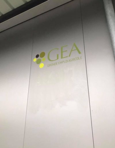 Signalétique et logo du groupe GEA par C'est d'Ici communication santé à Bordeaux
