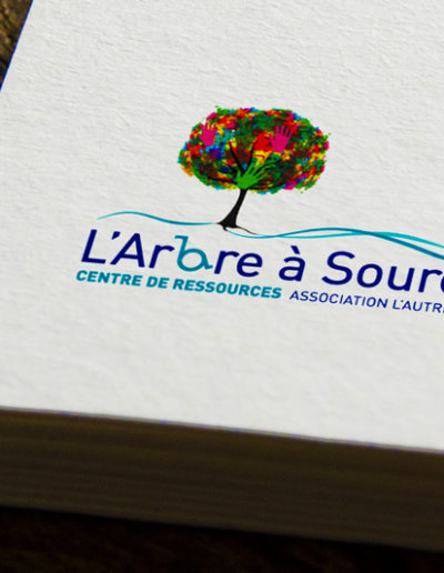 Logo de l'Arbre à Sources réalisé pour l'association l'Autre Regard par l'agence de communication digitale éditoriale et événementielle C'est d'ici C10i spécialisée en santé à Bordeaux