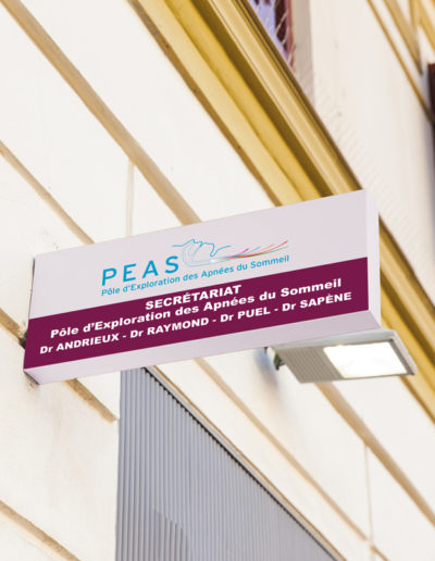 Signalétique réalisée par C'est d'Ici communication santé à Bordeaux pour le PEAS