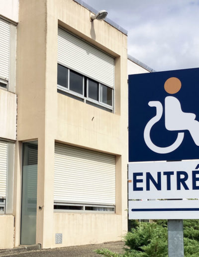 signalétique extérieure pour un ehpad par l'agence c10i